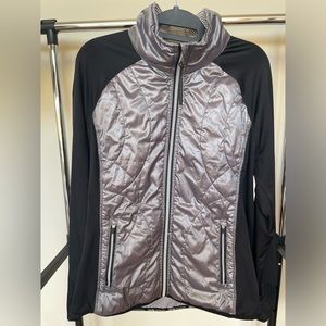 Calvin Klein sporty lightweight puffy travel jacket silver & black w/ stripes
